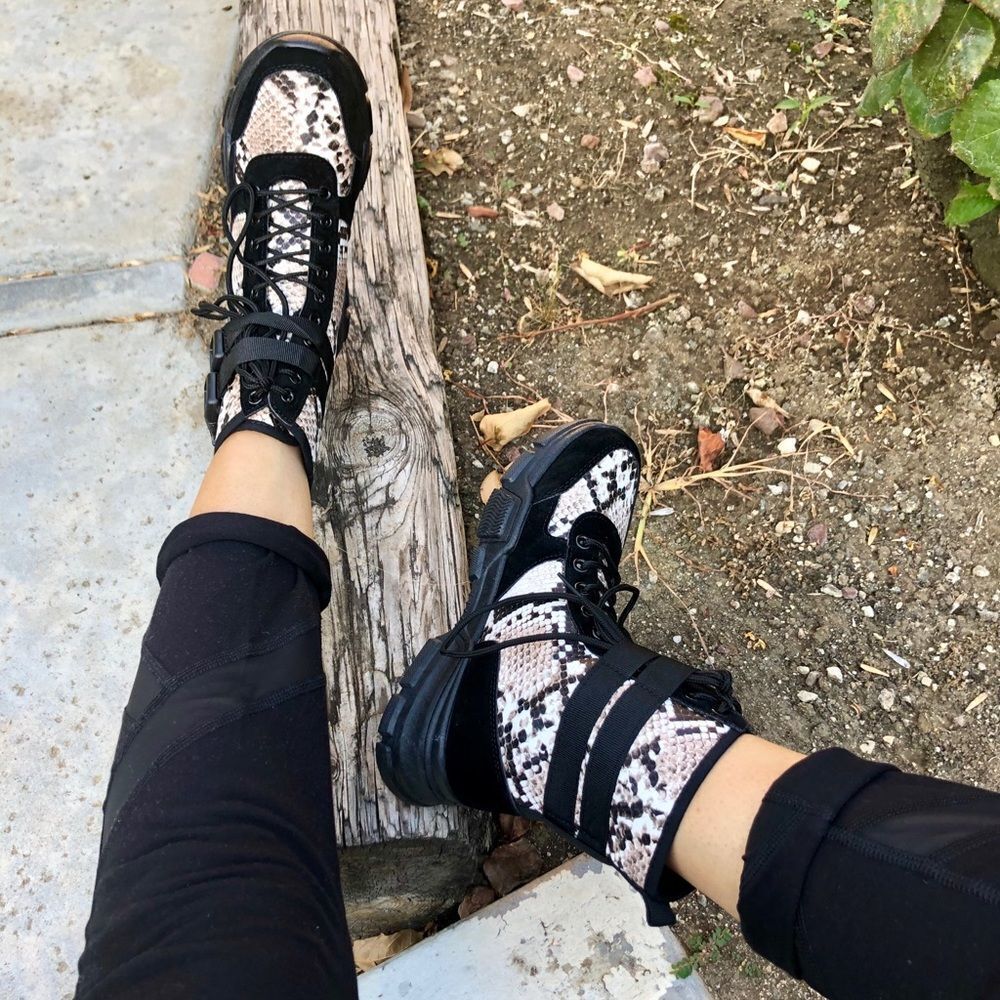 Stylish Black and Snake Print Women's Boots - Picture 6 of 9